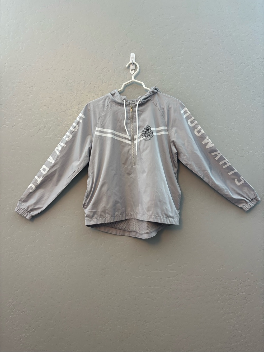 Harry potter light gray and white hogwarts hooded windbreaker jacket size xs